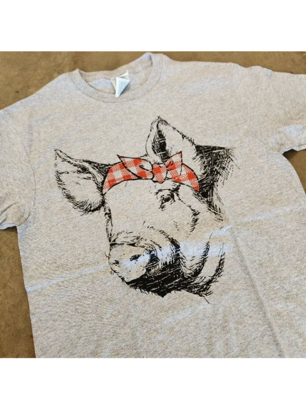 Grey Short Sleeve Pig Shirt With Red Bandana Graphic Comfy Cotton Small - Picture 2 of 2